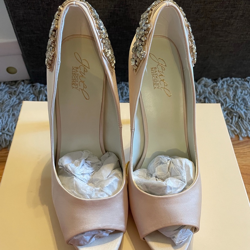Jewel Badgley Mischka